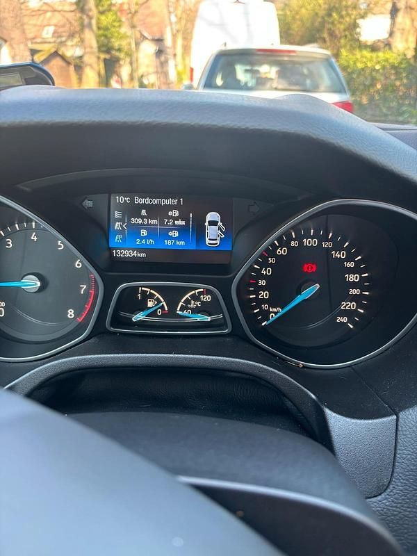 Gebraucht Ford Focus 125 PS (91 kW) 2017 Weiß Kleinwagen