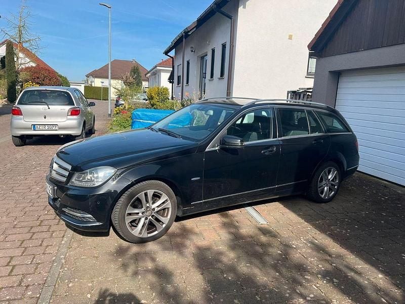 Używany Mercedes C250 204 KM (150 kW) 2012 Czarny Kombi