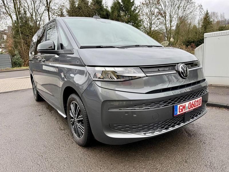 Gebraucht VW Multivan Life 150 PS (110 kW) 2022 Indiumgrau Van