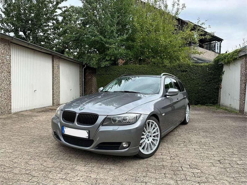 Grau Gebraucht 2009 BMW 318 Kombi | 4.500 € (Guter Preis) - Bild 1/4