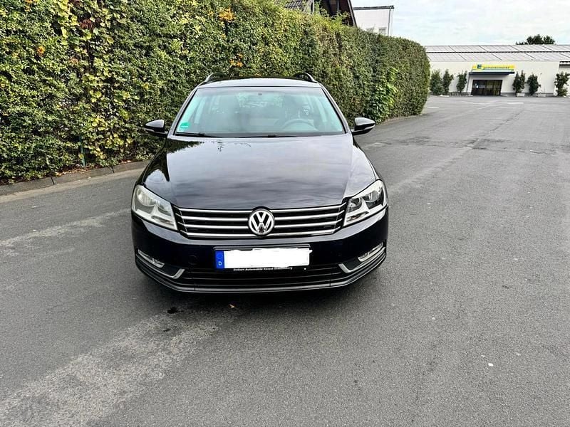 Schwarz Gebraucht 2012 VW Passat Kombi | 4.950 € (Superpreis) - Bild 1/4