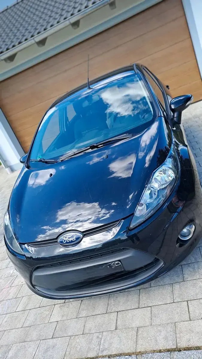 Gebraucht Ford Fiesta 95 PS (69 kW) 2013 Schwarz Limousine