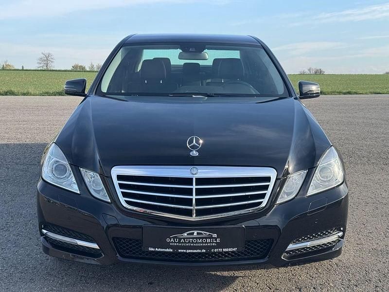 Second-hand Mercedes E250 204 CP (150 kW) 2011 Negru Berlinǎ