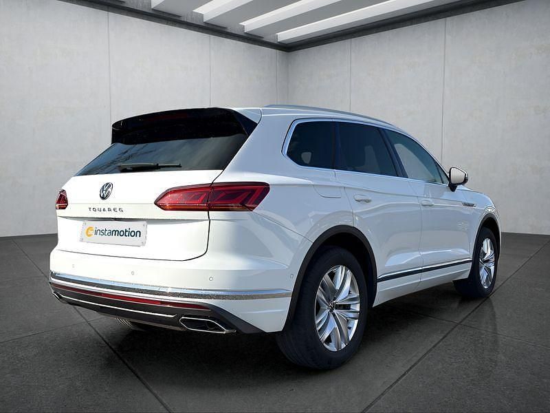 Gebraucht VW Touareg 231 PS (169 kW) 2023 Weiß SUV