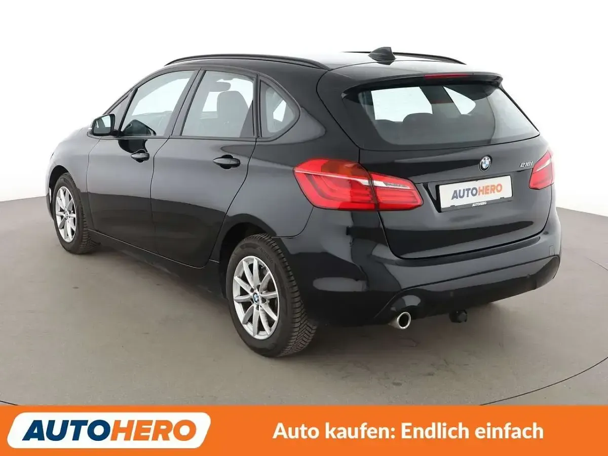 Gebraucht BMW 218 Active Tourer Advantage 140 PS (102 kW) 2019 Schwarz ii/bonnet fluid black Van / Kleinbus