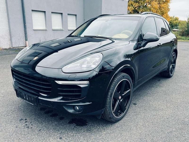 Schwarz Gebraucht 2017 Porsche Cayenne Platinum Edition SUV | 35.000 € (Fairer Preis) - Bild 1/4