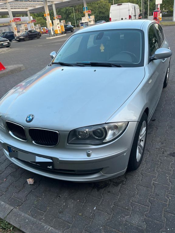 Grau Gebraucht 2009 BMW 118 Sport Line Kleinwagen | 3.250 € (Guter Preis) - Bild 1/4