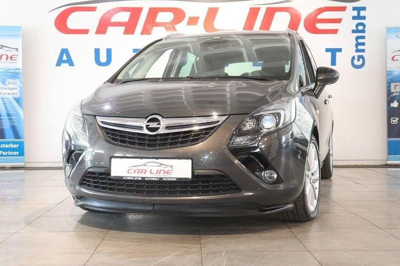 Grau Gebraucht 2016 Opel Zafira Tourer Van / Kleinbus | 16.999 € (Teuer) - Bild 1/4