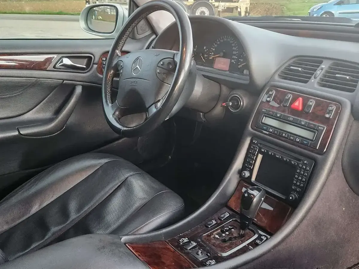Gebraucht Mercedes 320 218 PS (160 kW) 2001 Silber Coupé