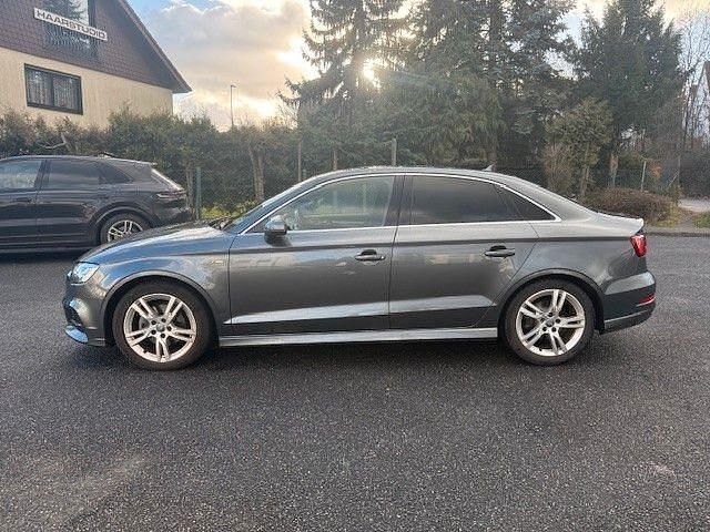 Grau Gebraucht 2018 Audi A3 S-Line Limousine | 19.300 € (Fairer Preis) - Bild 1/4