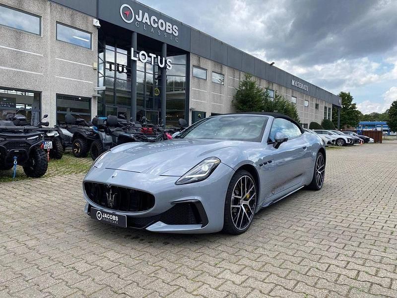 Gebraucht Maserati GranCabrio 549 PS (403 kW) 2024 Grau Cabrio