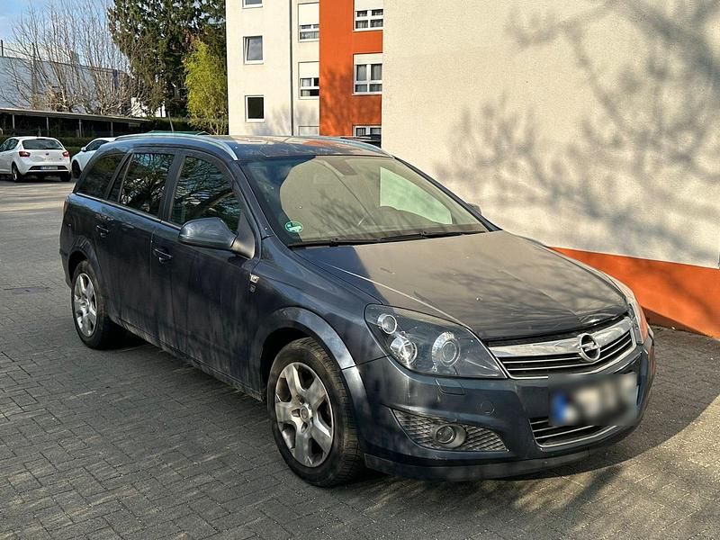Gebraucht Opel Astra Edition 116 PS (85 kW) 2010 Grau Kombi