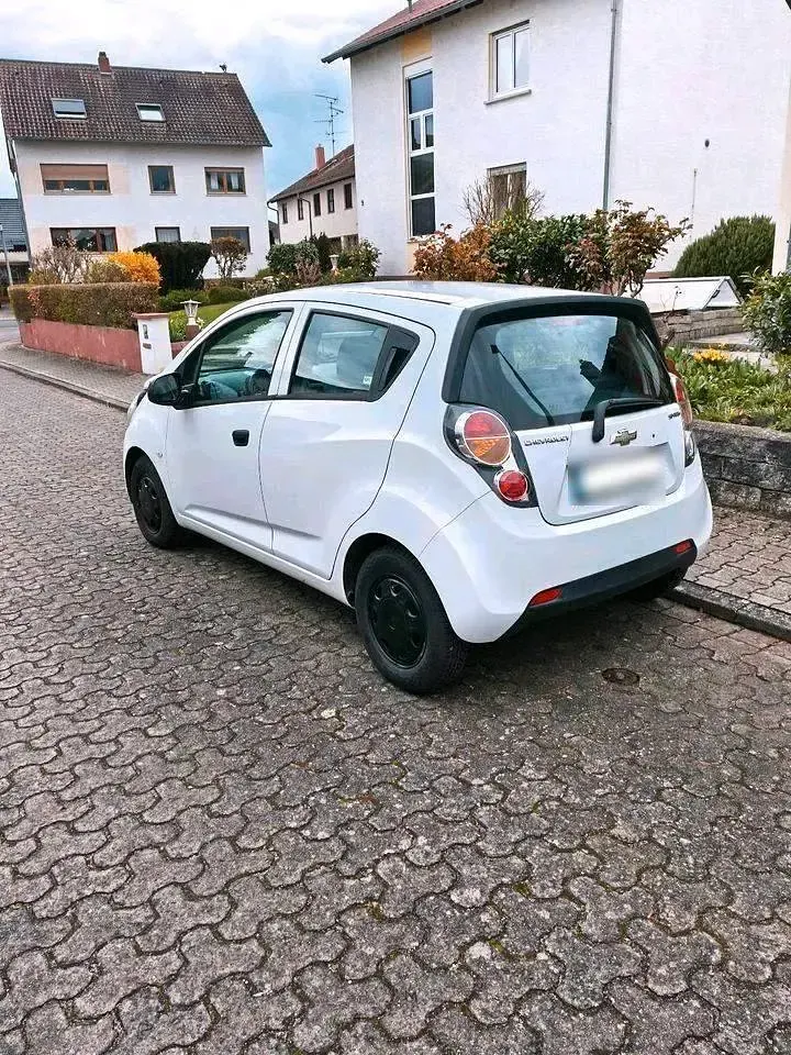 Używany Chevrolet Spark 68 KM (50 kW) 2011 Biały Hatchback