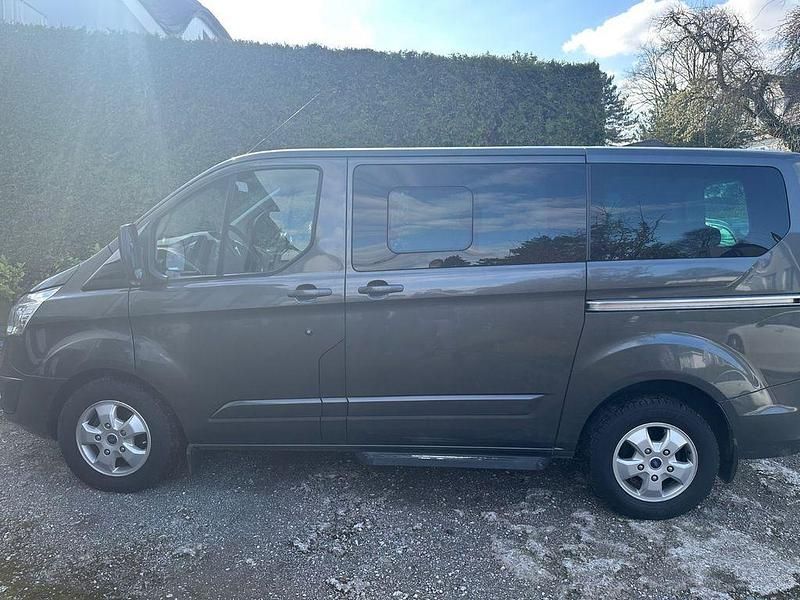 Gebraucht Ford Tourneo 170 PS (125 kW) 2017 Grau Van / Kleinbus