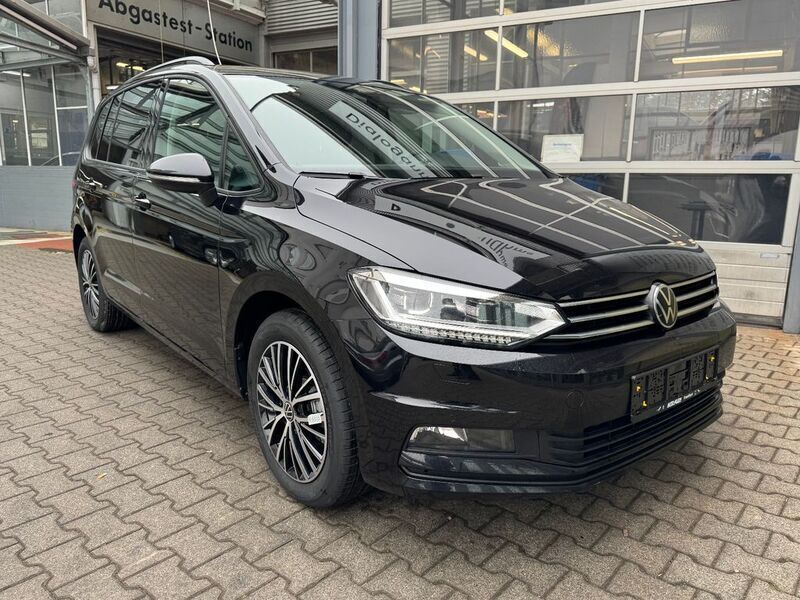 Gebraucht VW Touran Comfortline 150 PS (110 kW) 2024 Schwarz Van / Kleinbus