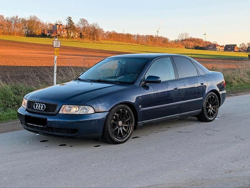 Blau Gebraucht 1997 Audi A4 Limousine | 2.500 € (Etwas zu teuer) - Bild 1/4