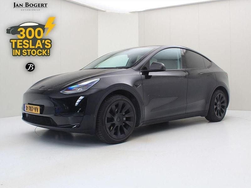 Schwarz Gebraucht 2022 Tesla Model Y Standard Range SUV | 32.400 € (Etwas zu teuer) - Bild 1/4