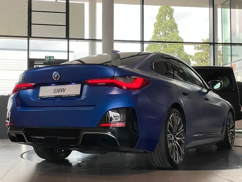 Używany BMW i4 Performance 400 kW (544 KM) 2023 Niebieski Sedan/Limuzyna