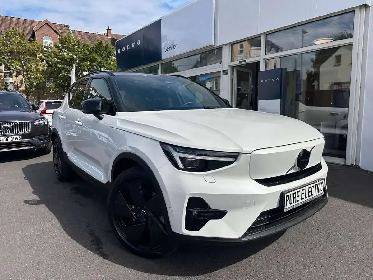 Gebraucht Volvo EX40 Plus 185 kW (252 PS) 2025 Crystal white / metallic SUV
