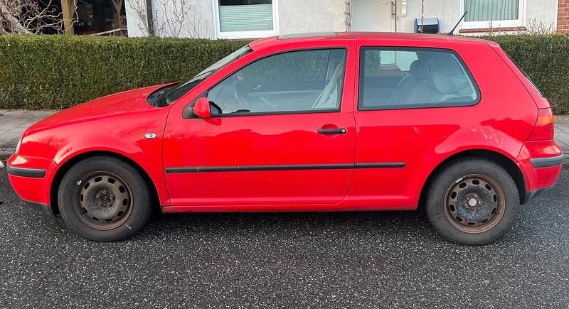 Rot Gebraucht 1999 VW Golf IV Kleinwagen | 700 € (Superpreis) - Bild 1/4