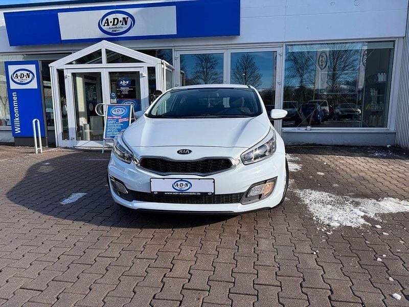Gebraucht Kia Ceed 135 PS (99 kW) 2015 Weiß Kleinwagen