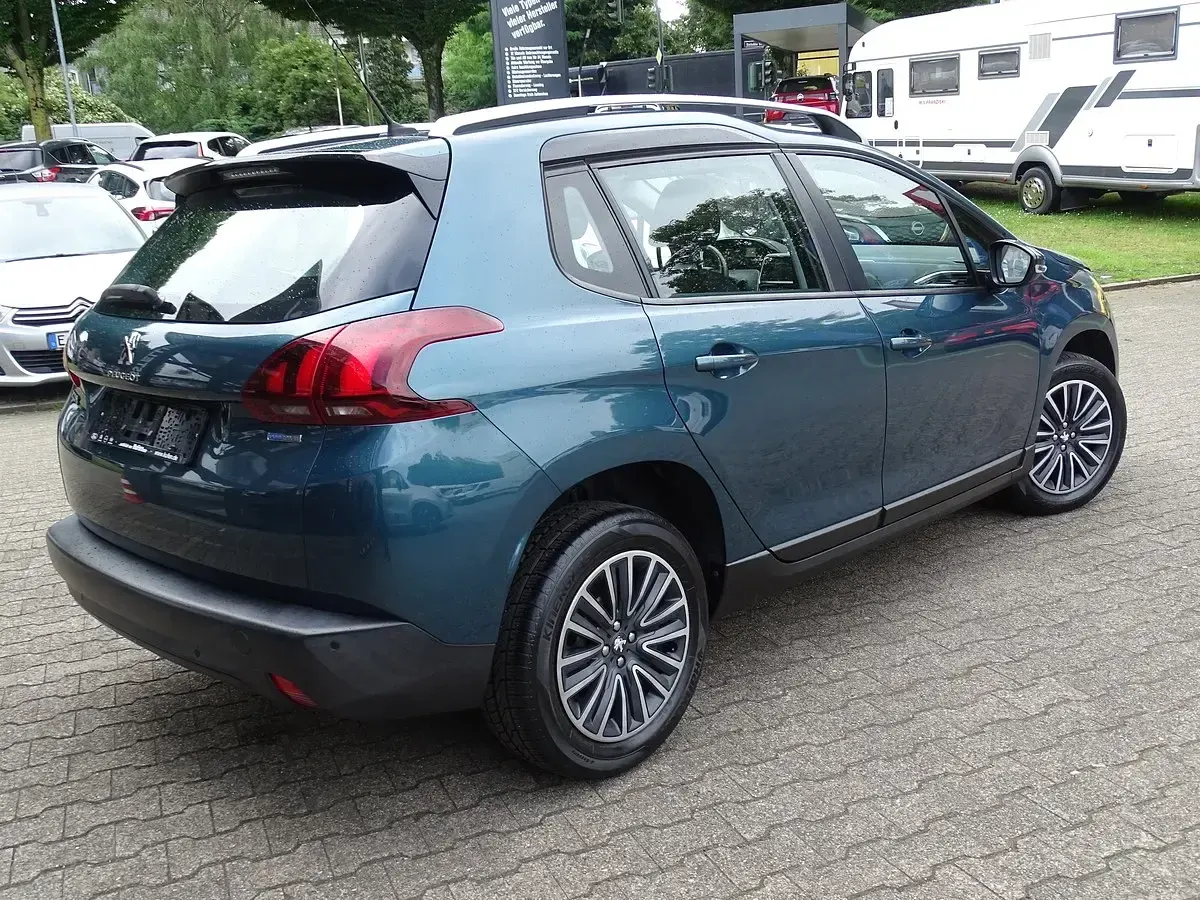 Gebraucht Peugeot 2008 Active 82 PS (60 kW) 2017 Grün metallic SUV
