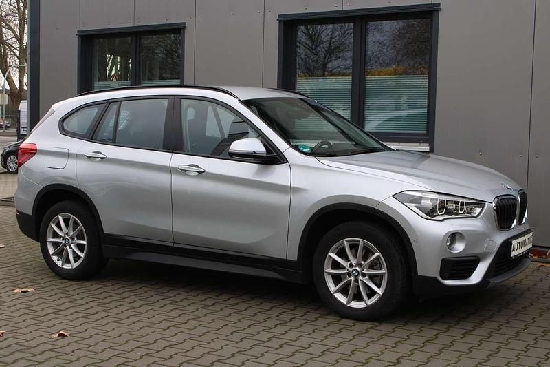 Gebraucht BMW X1 Advantage 150 PS (110 kW) 2016 Glaciersilber SUV