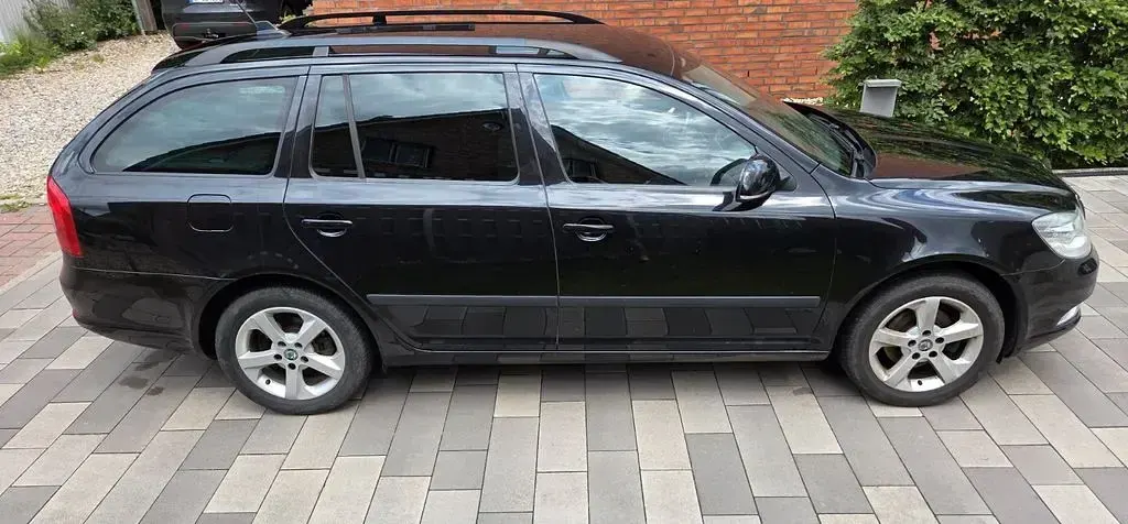 Gebraucht Skoda Octavia Ambition 122 PS (89 kW) 2013 Schwarz Kombi