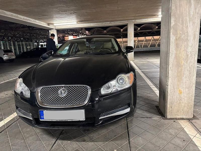 Gebraucht Jaguar XF Luxury 243 PS (178 kW) 2011 Schwarz Limousine