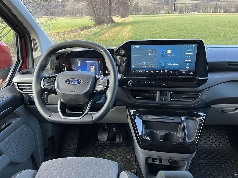 Gebraucht Ford Transit Custom Titanium 136 PS (100 kW) 2024 Rot Van / Kleinbus