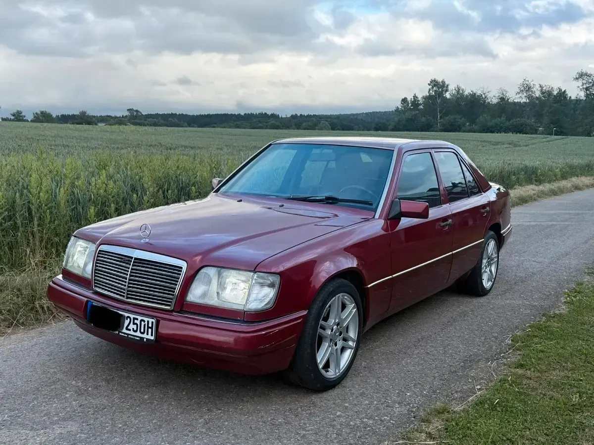 Gebraucht Mercedes E250 150 PS (110 kW) 1993 Rot Limousine