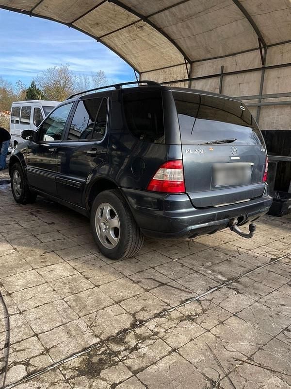 Gebraucht Mercedes ML270 163 PS (119 kW) 2001 Blau SUV