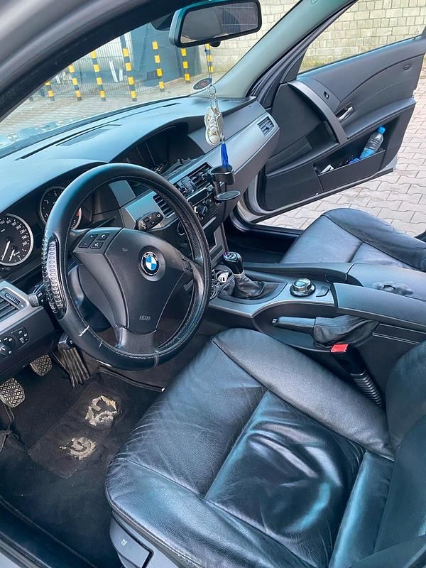 Second-hand BMW 525 177 CP (130 kW) 2005 Argintiu Berlinǎ