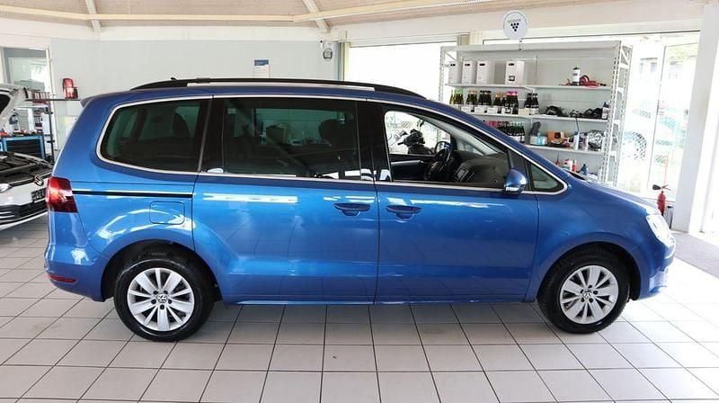 Second-hand VW Sharan 150 CP (110 kW) 2018 Albastru Monovolum