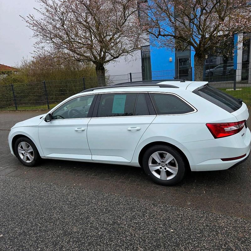 Gebraucht Skoda Superb 150 PS (110 kW) 2017 Weiß Kombi