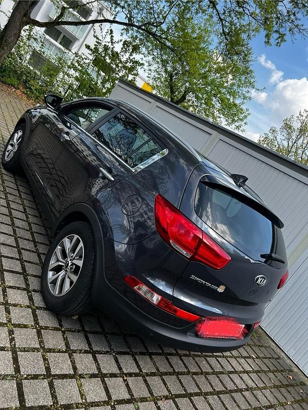 Grau Gebraucht 2016 Kia Sportage SUV | 12.000 € (Guter Preis) - Bild 1/4