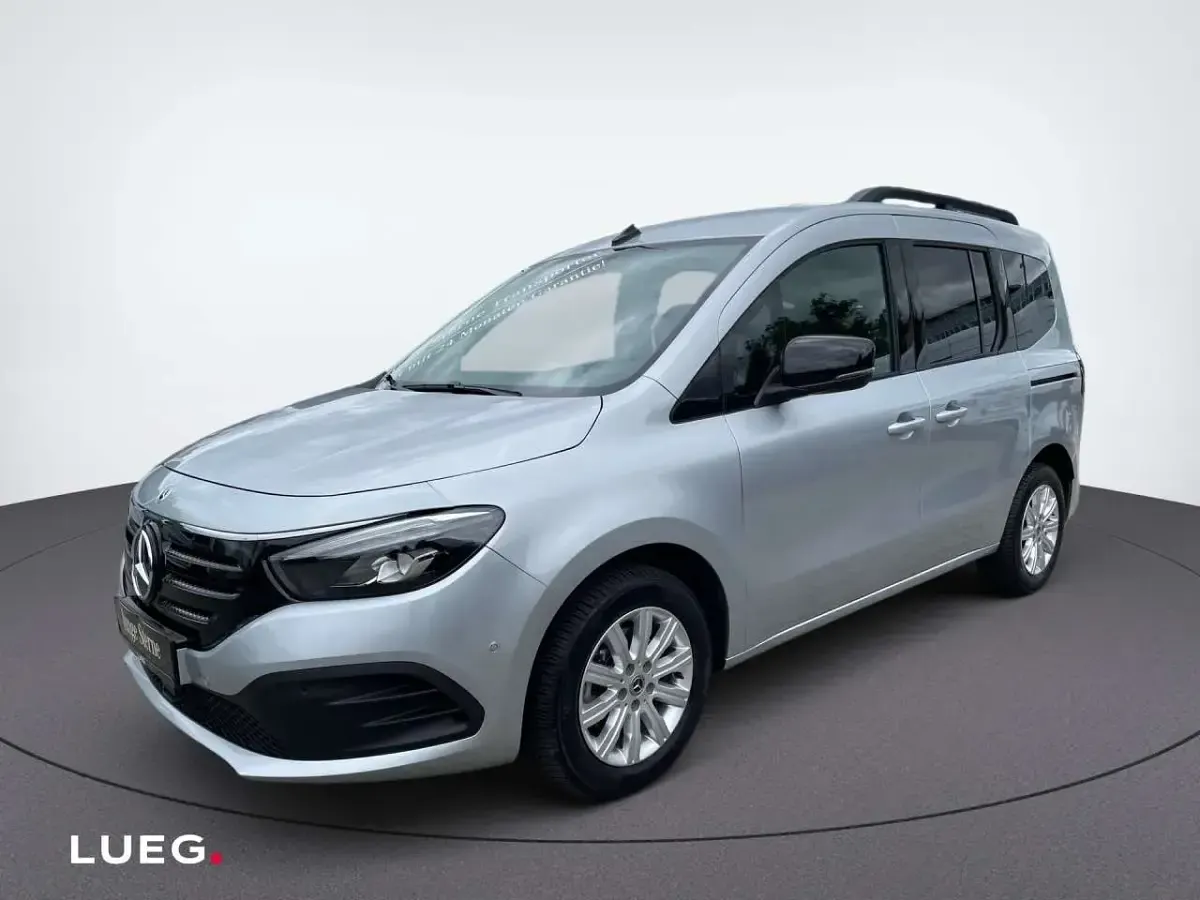 Gebraucht Mercedes EQT200 89 kW (122 PS) 2024 Helvinsilber metallic Van / Kleinbus