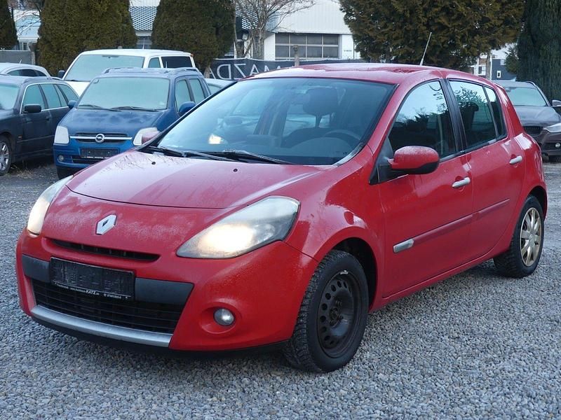 Gebraucht Renault Clio III Dynamique 101 PS (74 kW) 2011 Rot Limousine