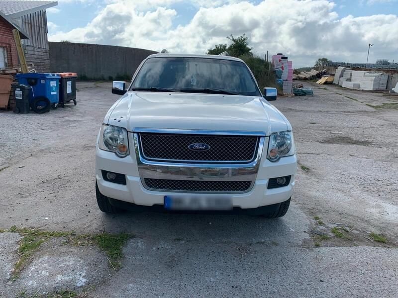 Weiß Gebraucht 2009 Ford Explorer XLT SUV | 16.000 € - Bild 1/3