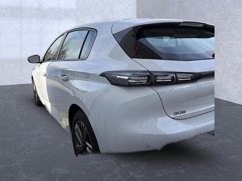 Gebraucht Peugeot 308 Active 131 PS (96 kW) 2023 Weiss/typ aussenverkleidung (metallic) Limousine
