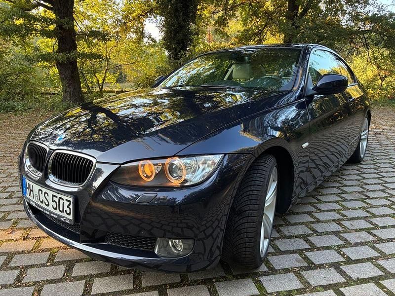Blau Gebraucht 2010 BMW 320 Coupé | 13.500 € - Bild 1/4