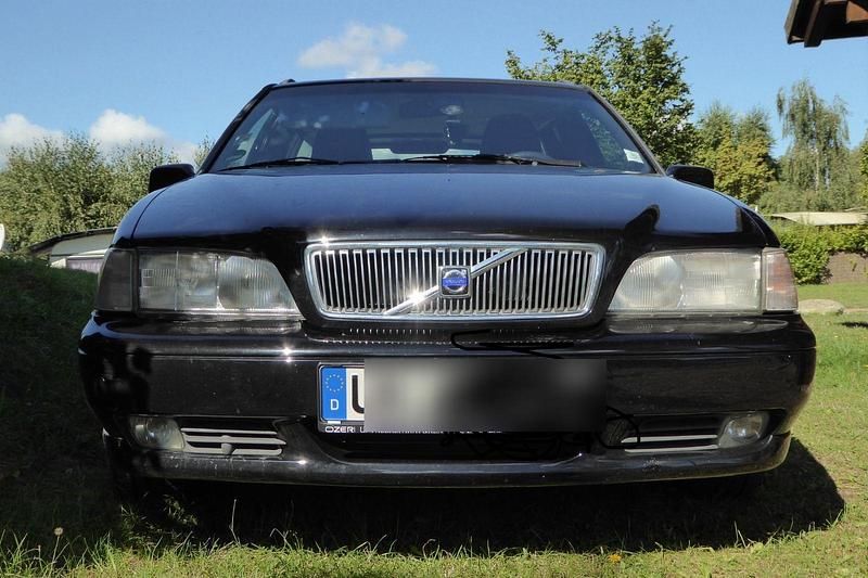 Schwarz Gebraucht 1999 Volvo V70 Kombi | 2.200 € (Fairer Preis) - Bild 1/4