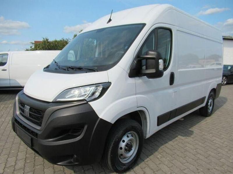 Weiss Gebraucht 2022 Fiat Ducato Van | 22.900 € (Fairer Preis) - Bild 1/4