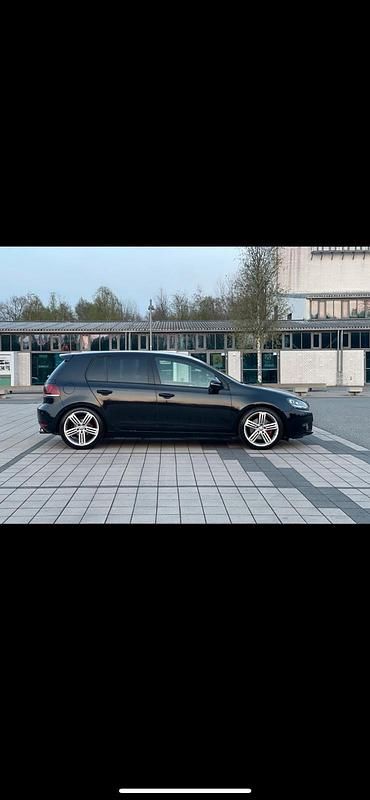 Schwarz Gebraucht 2011 VW Golf VI Kleinwagen | 6.750 € - Bild 1/4