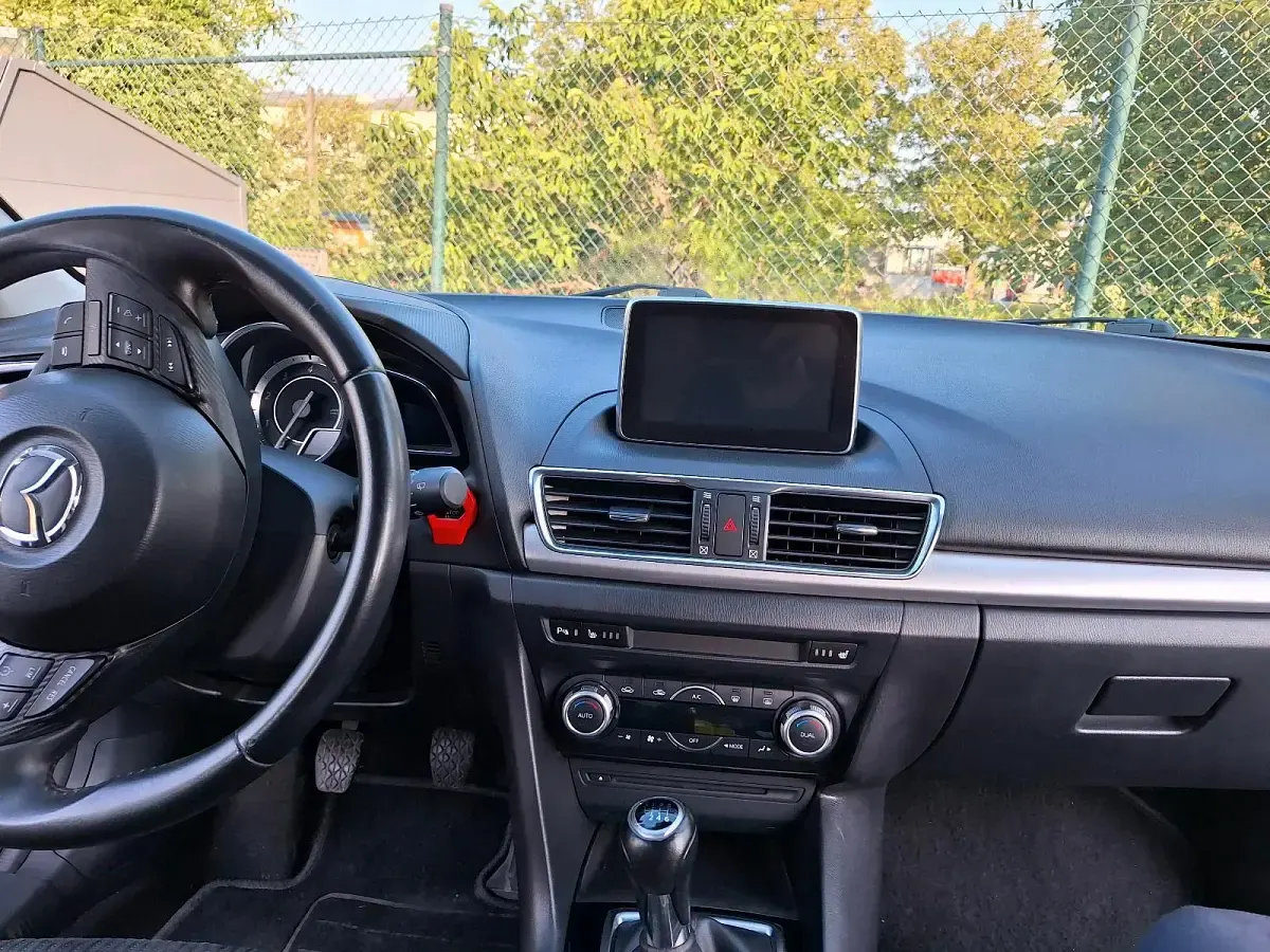 Gebraucht Mazda 3 Sports-Line 150 PS (110 kW) 2015 Weiß Kleinwagen