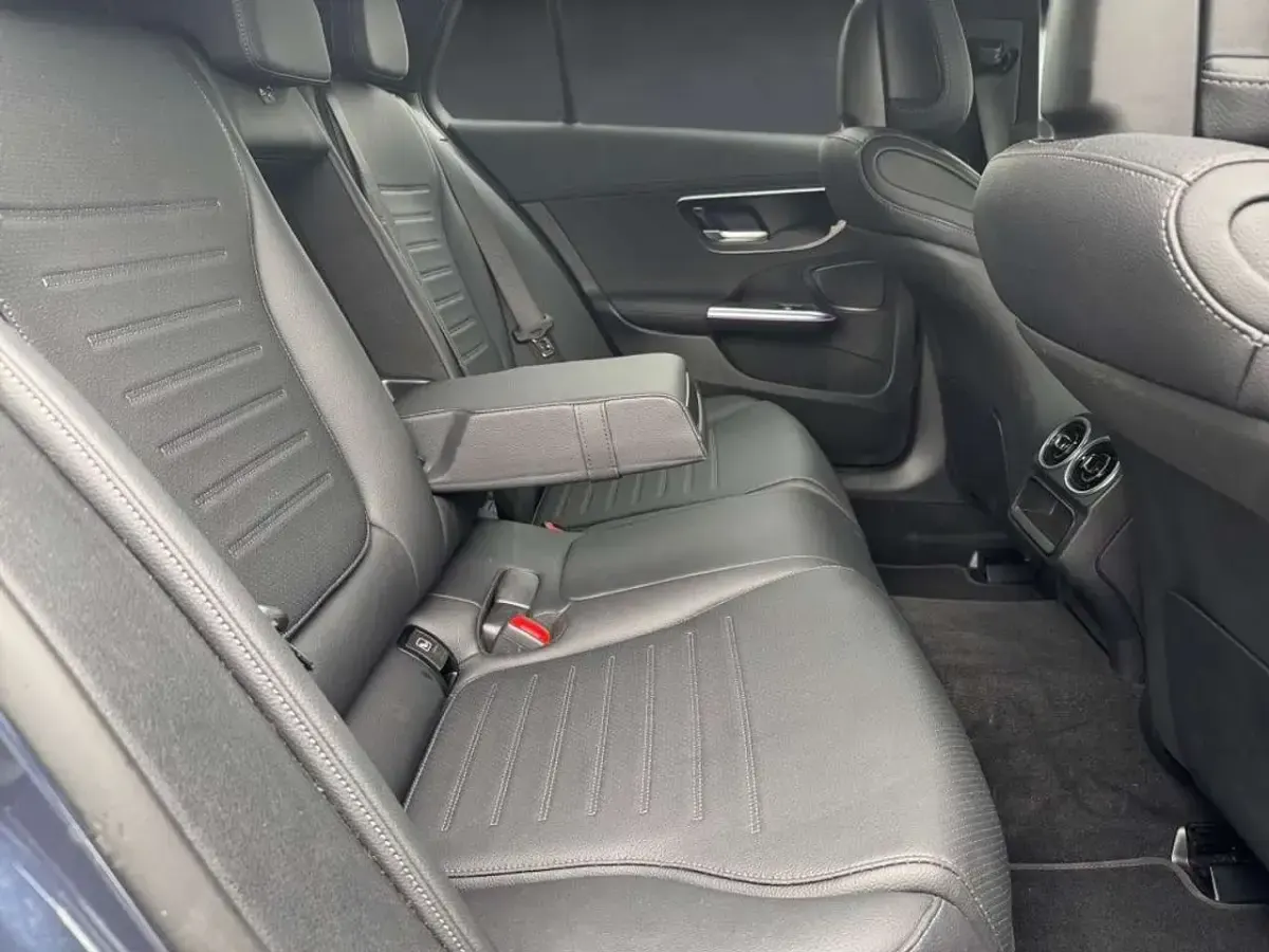 Gebraucht Mercedes C300e AMG 204 PS (150 kW) 2025 Blaulack sodalithblau Kombi