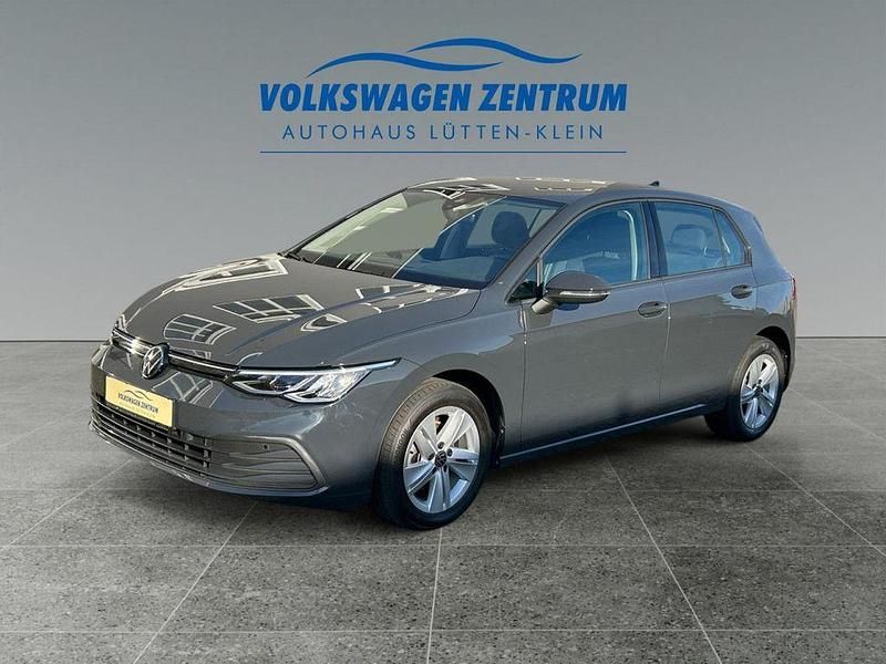 Uranograu Gebraucht 2023 VW Golf VIII Life Limousine | 22.790 € (Fairer Preis) - Bild 1/4