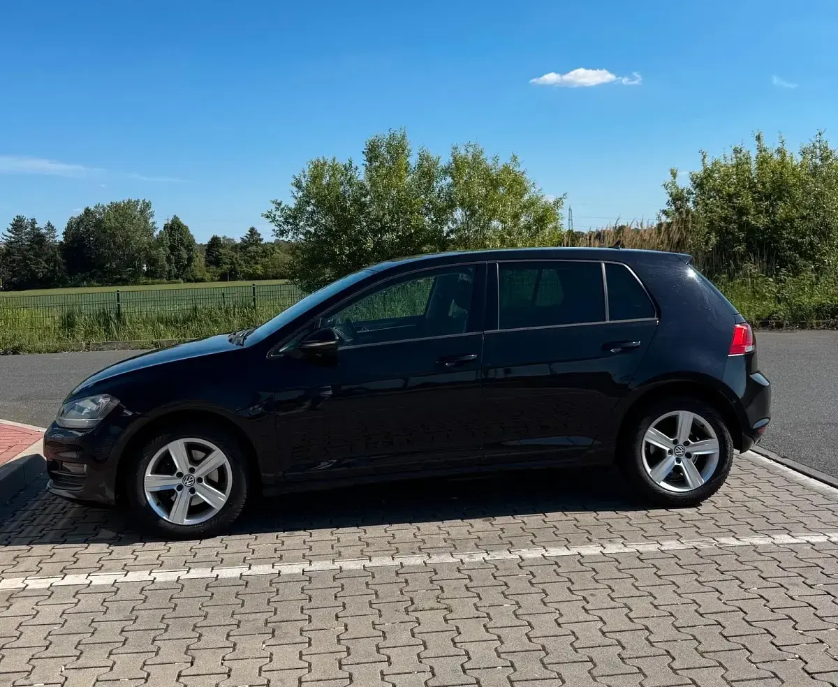 Gebraucht VW Golf VII 105 PS (77 kW) 2013 Schwarz Limousine