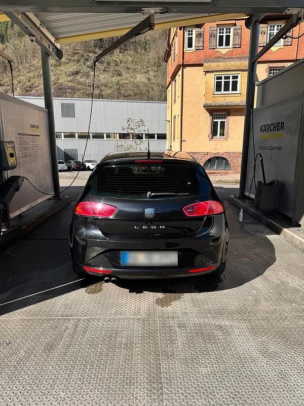 Usata Seat Leon 125 CV (91 kW) 2009 Nero Utilitaria