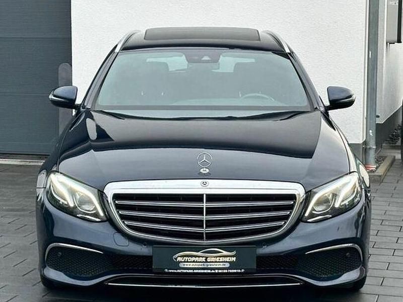 Gebraucht Mercedes E350 Exclusive 258 PS (189 kW) 2016 Blau Limousine